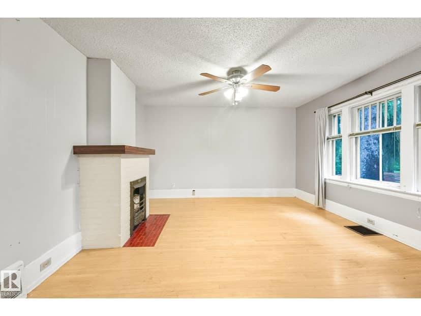 9824 91 AV NW — photo 15 of 40