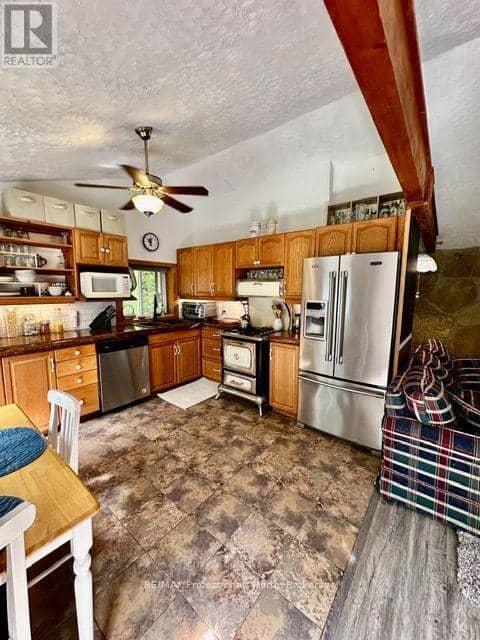 1021 Pinoak Lane — photo 9 of 40