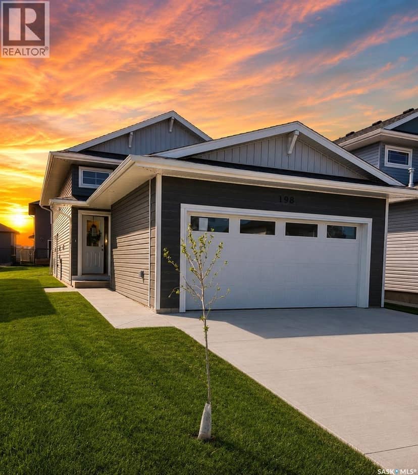 598 Yuel CRESCENT — photo 1 of 40