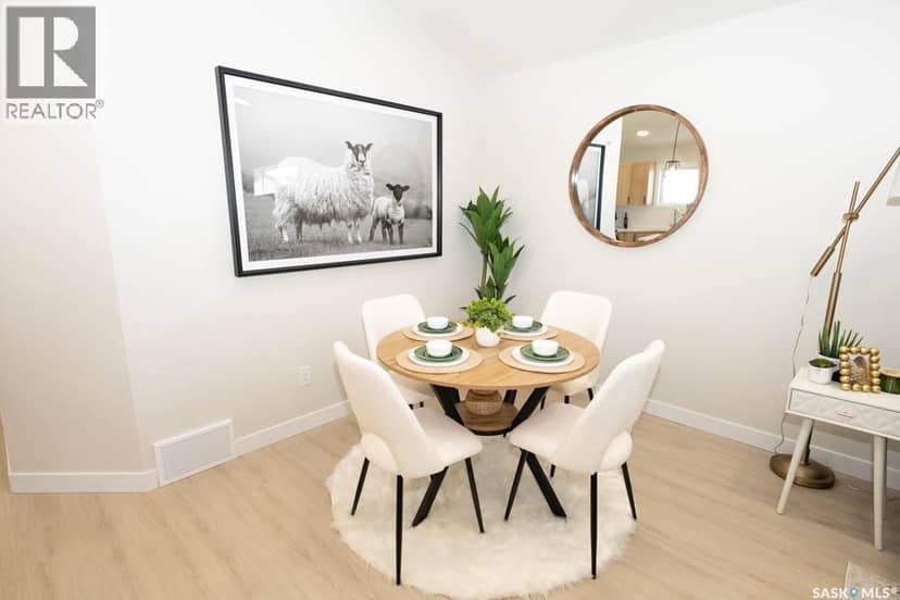 598 Yuel CRESCENT — photo 13 of 40