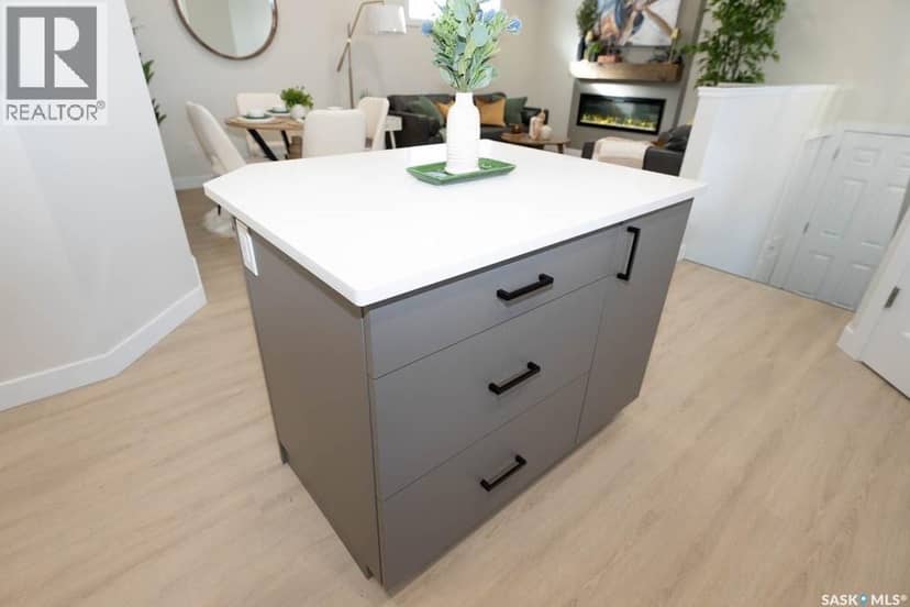 598 Yuel CRESCENT — photo 17 of 40
