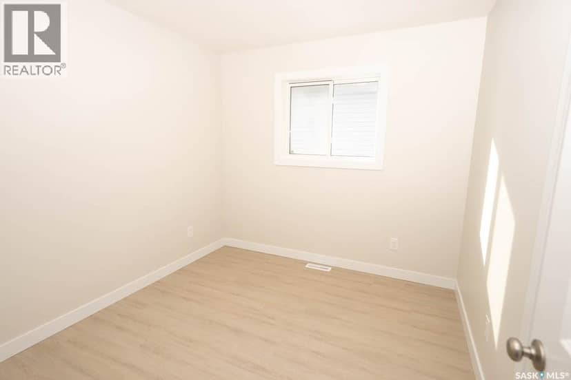 598 Yuel CRESCENT — photo 21 of 40