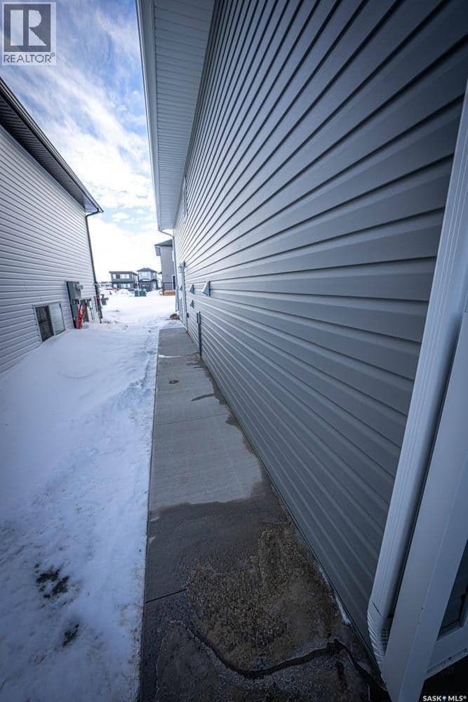 598 Yuel CRESCENT — photo 33 of 40