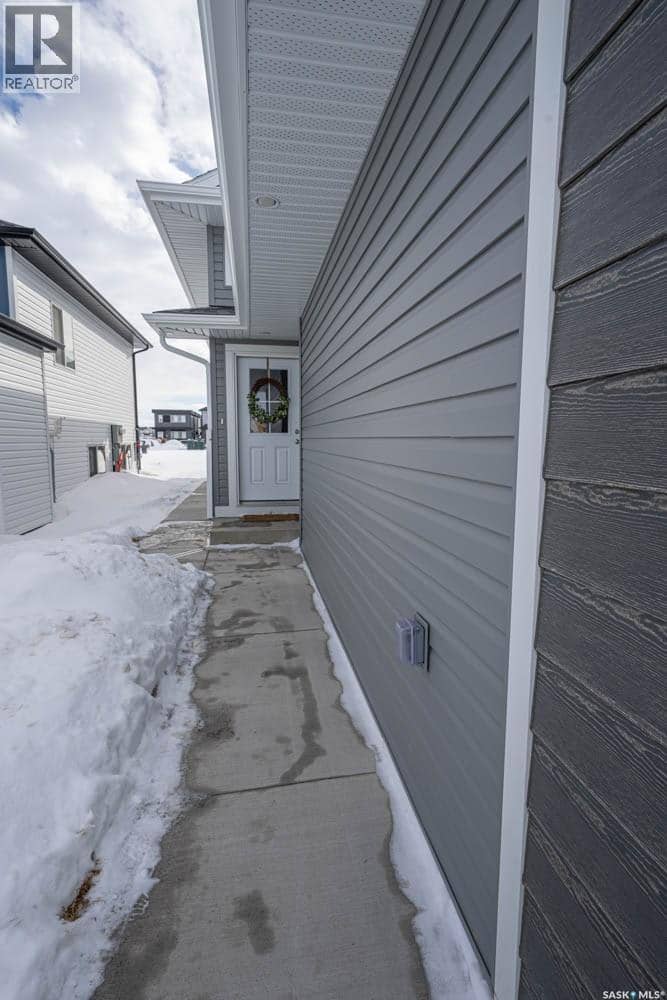 598 Yuel CRESCENT — photo 7 of 40