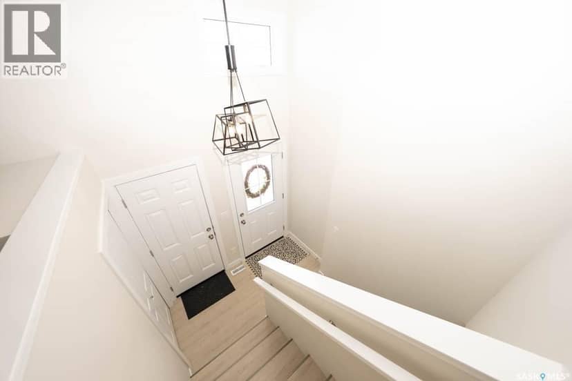 598 Yuel CRESCENT — photo 8 of 40