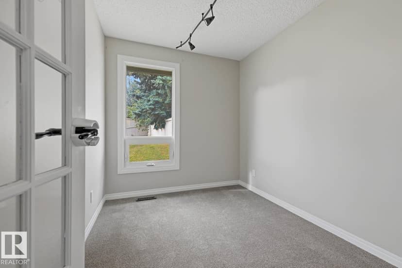 10621 Beaumaris Rd NW, Edmonton, photo 3