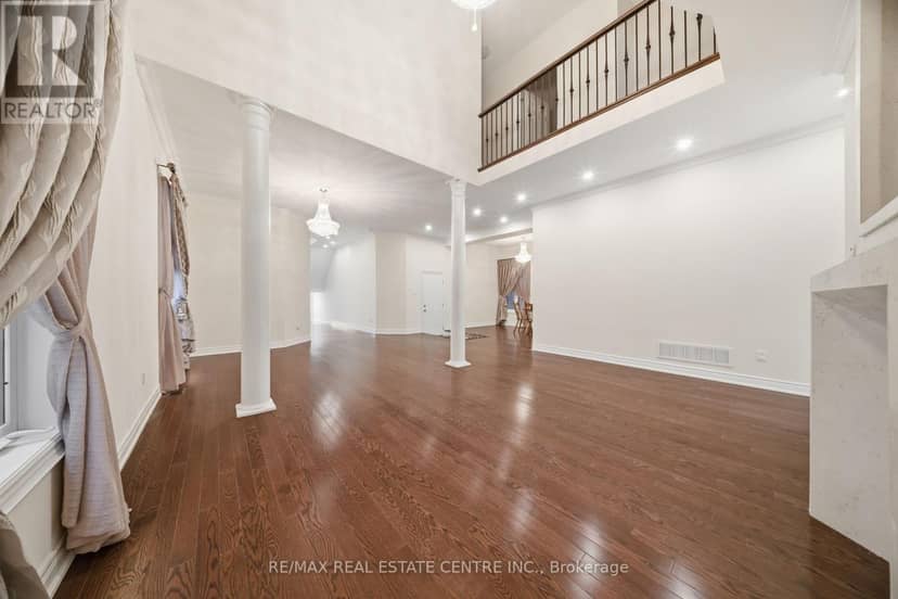3290 Erin Centre Boulevard — photo 11 of 40