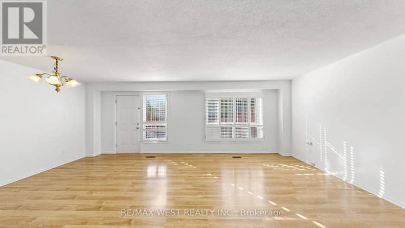 24 - 25 Gosford Boulevard — photo 11 of 40