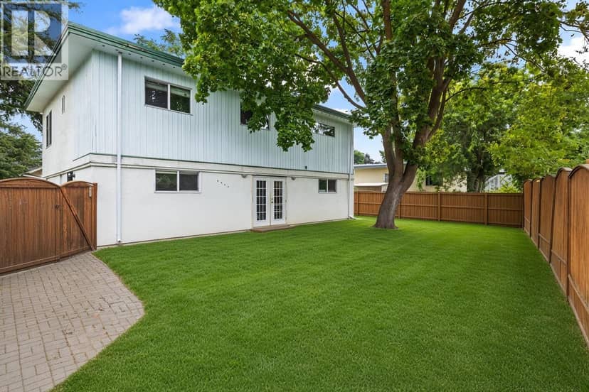 1050 Pinecrest Lane, Kelowna, photo 2