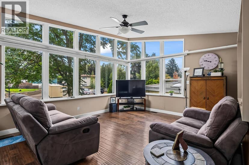 1050 Pinecrest Lane, Kelowna, photo 7
