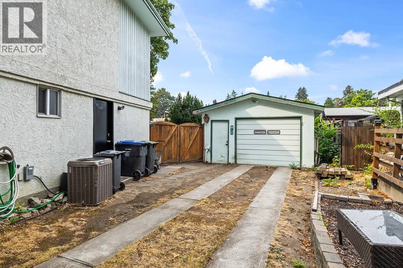 1050 Pinecrest Lane, Kelowna, photo 6