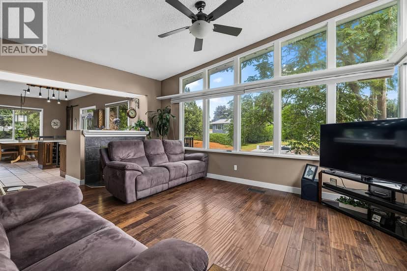 1050 Pinecrest Lane, Kelowna, photo 8