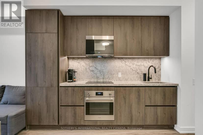 611 - 108 Peter Street — photo 11 of 32