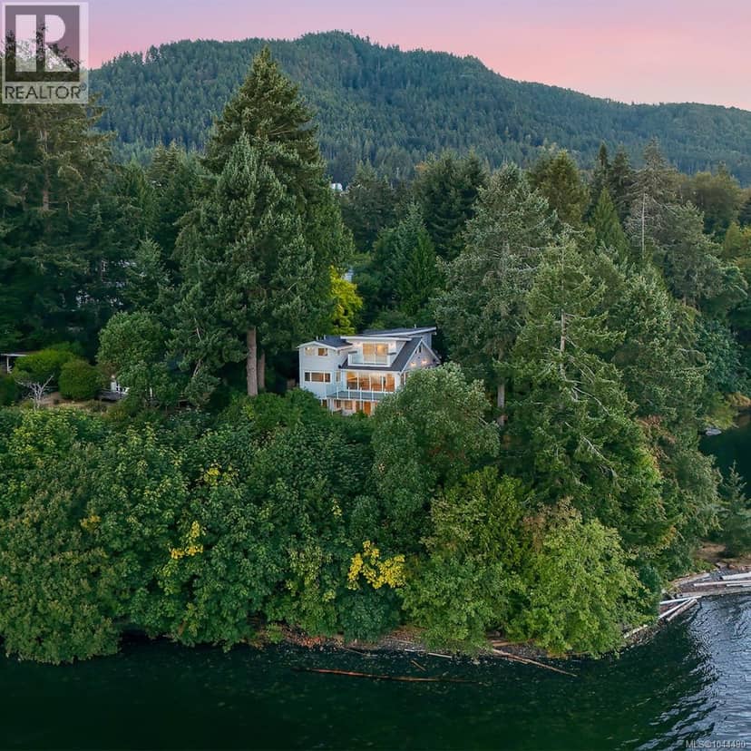 312 Roland Rd, Ladysmith