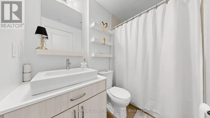802 - 9201 Yonge Street — photo 10 of 14