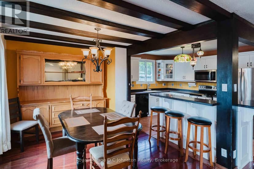 1152 Wellington Street — photo 11 of 40