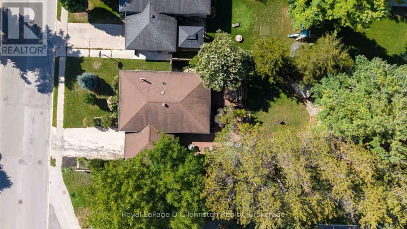 1152 Wellington Street — photo 6 of 40