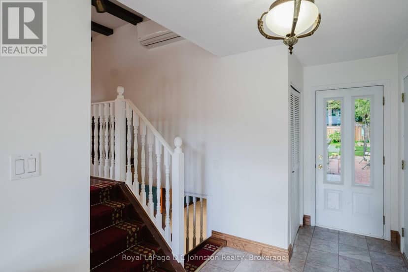 1152 Wellington Street — photo 8 of 40