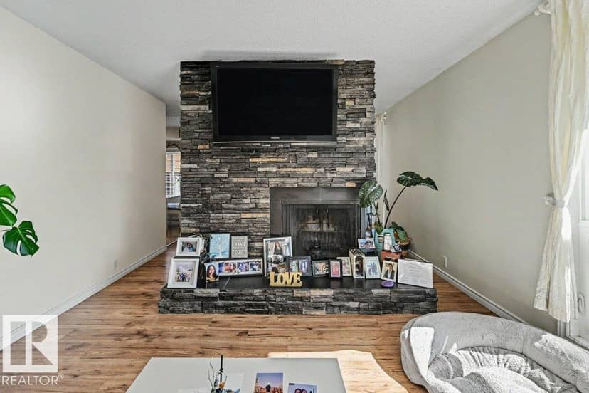 8708 25A AV NW — photo 9 of 40