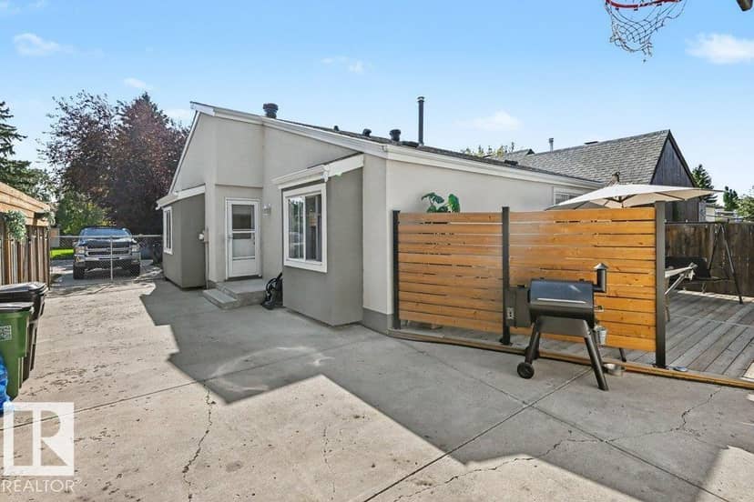 8708 25A AV NW — photo 39 of 40