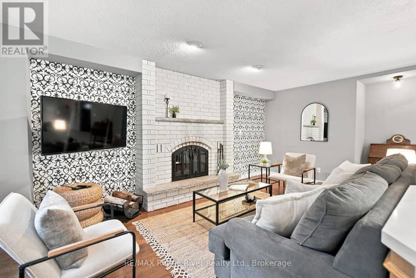 7 Lyndhurst Crescent — photo 15 of 40