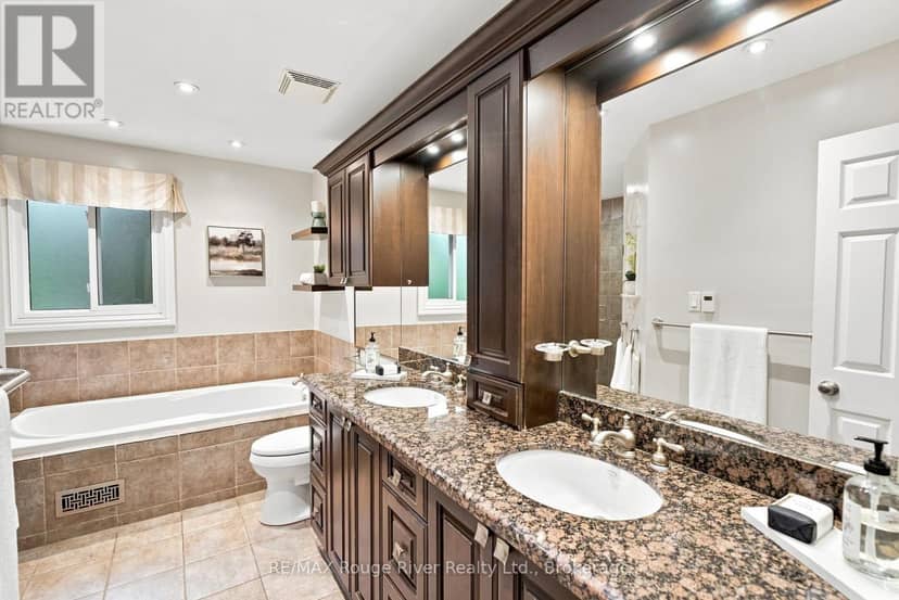 7 Lyndhurst Crescent — photo 22 of 40