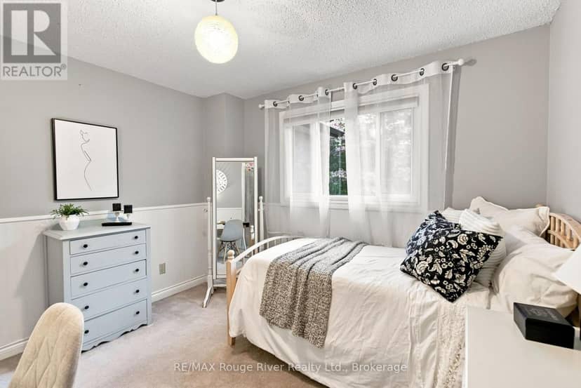 7 Lyndhurst Crescent — photo 27 of 40