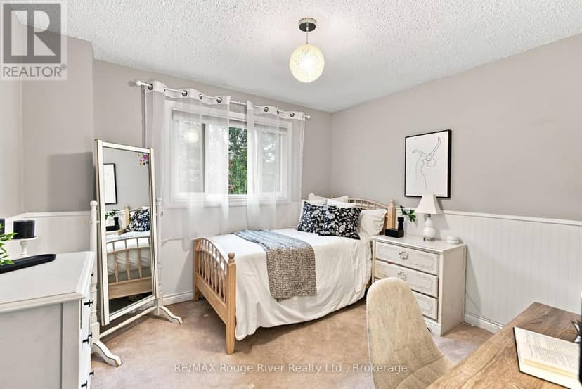 7 Lyndhurst Crescent — photo 26 of 40