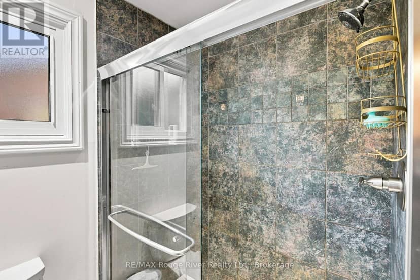 7 Lyndhurst Crescent — photo 31 of 40