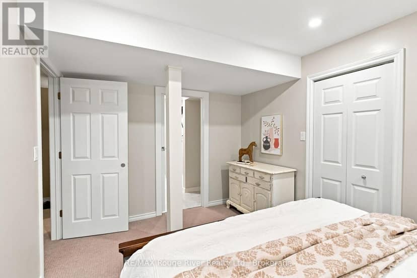 7 Lyndhurst Crescent — photo 35 of 40