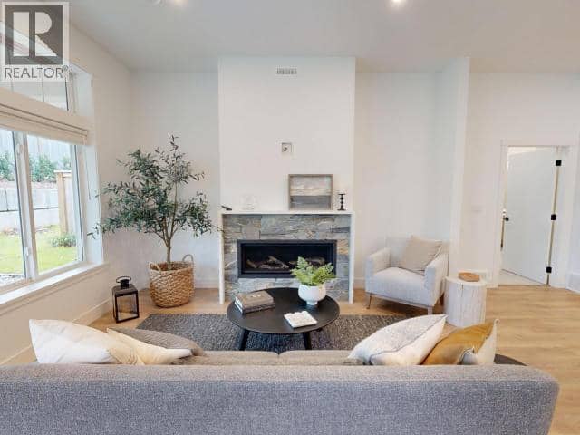 4078 SATURNA AVE, Powell River, photo 8