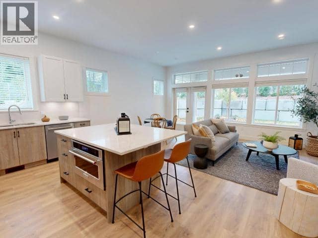 4078 SATURNA AVE, Powell River, photo 2