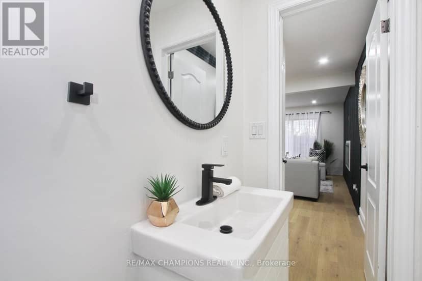 16 Glencairn Square — photo 15 of 40