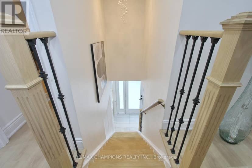 16 Glencairn Square — photo 36 of 40