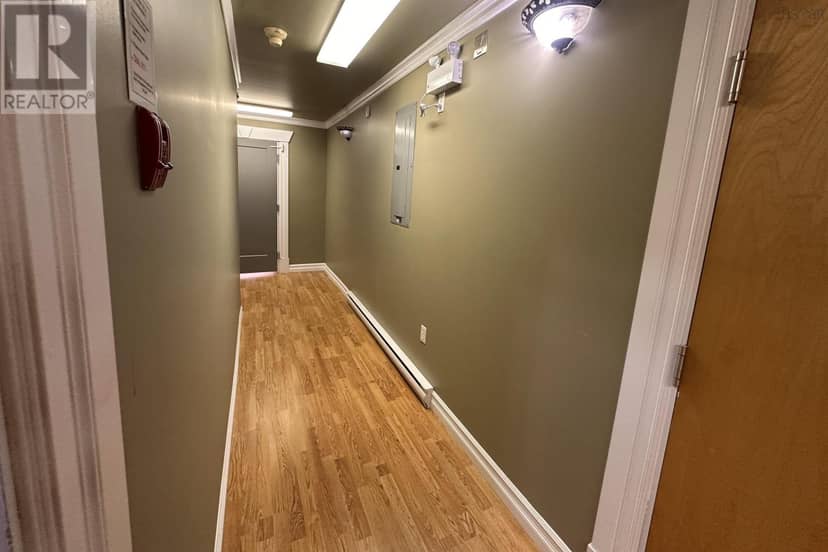 11 Churchill Street, 98 Dufferin Street — photo 15 of 24