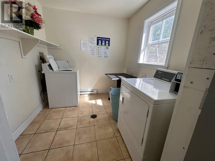 11 Churchill Street, 98 Dufferin Street — photo 14 of 24