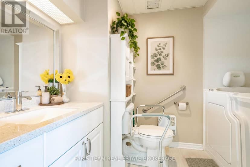 82 - 74 Ross Street — photo 21 of 32