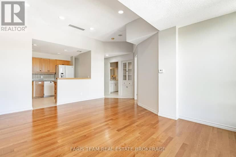82 - 74 Ross Street — photo 15 of 32
