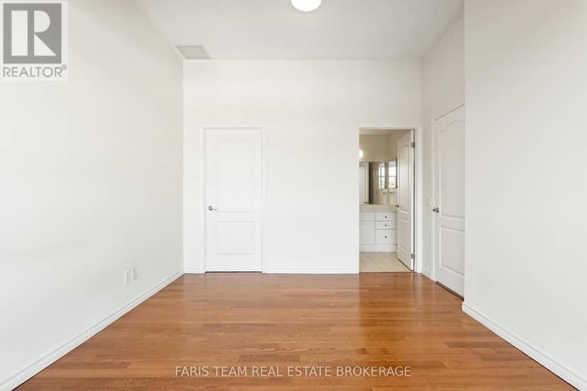 82 - 74 Ross Street — photo 17 of 32