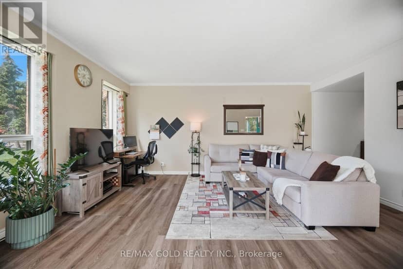 112 - 6 Humberline Drive — photo 4 of 28