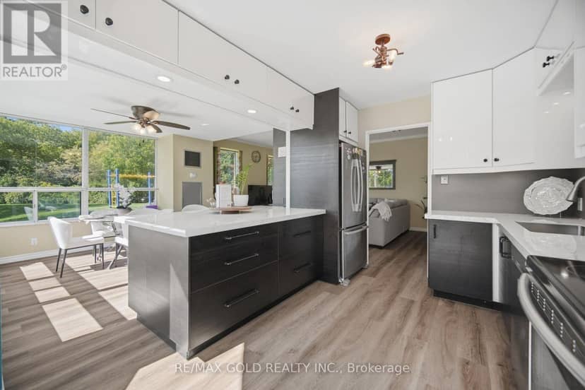 112 - 6 Humberline Drive — photo 8 of 28