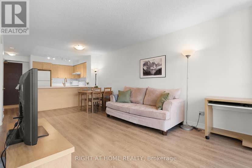 1602 - 18 Parkview Avenue — photo 4 of 25