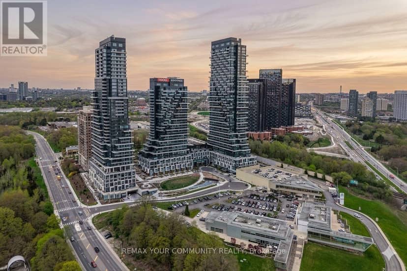 110 - 10 Inn On The Park Drive, Toronto, photo 2