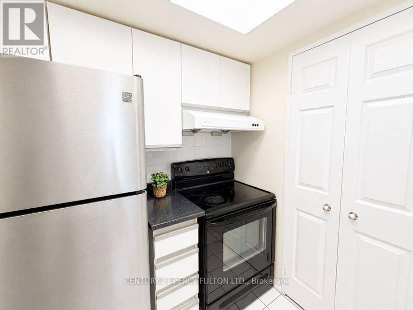 2006 - 285 Enfield Place — photo 6 of 15