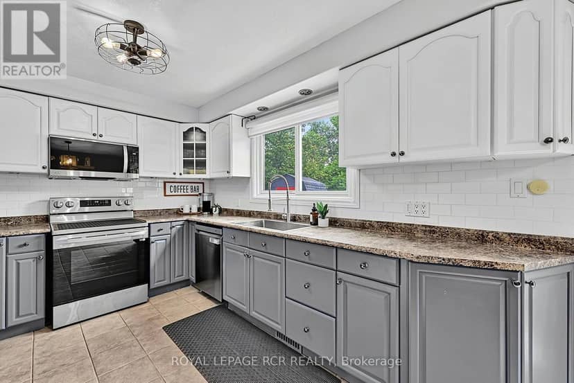 169 Mackenzie Street — photo 15 of 39