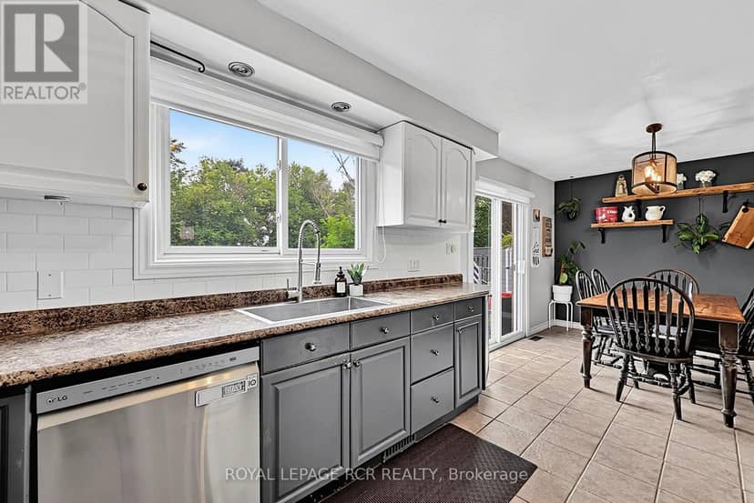 169 Mackenzie Street — photo 17 of 39