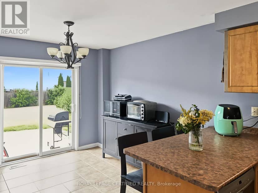 64 Admiral Crescent — photo 9 of 22