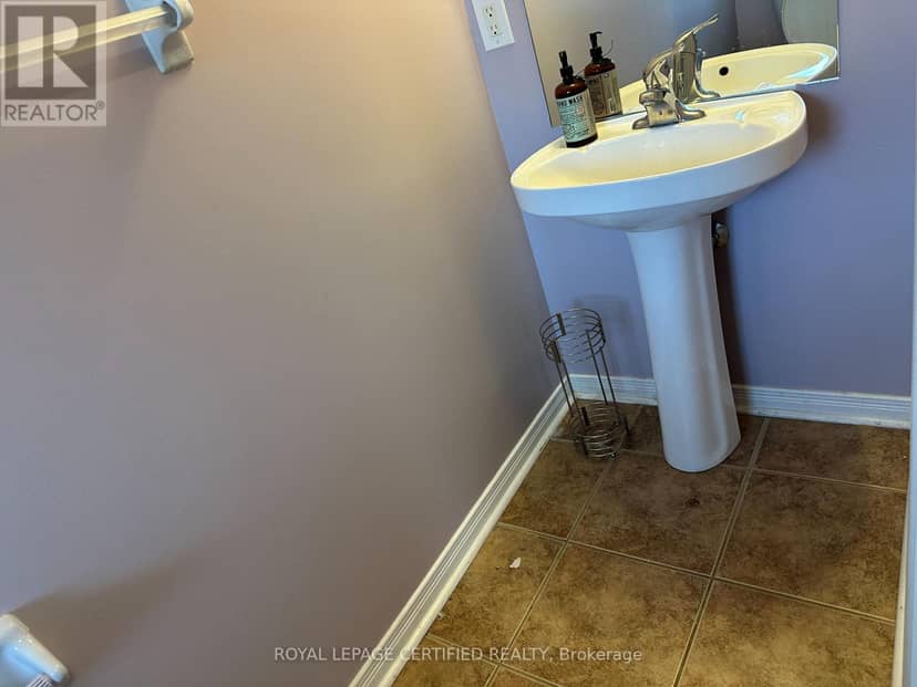 64 Admiral Crescent — photo 10 of 22