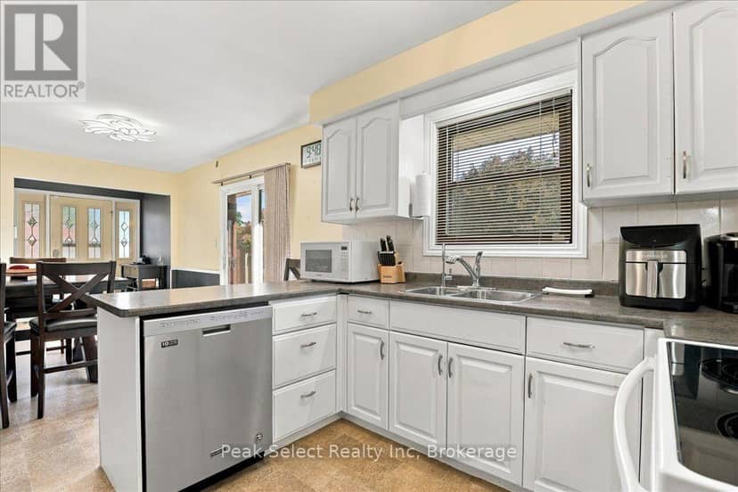 207 Byron Street — photo 12 of 40
