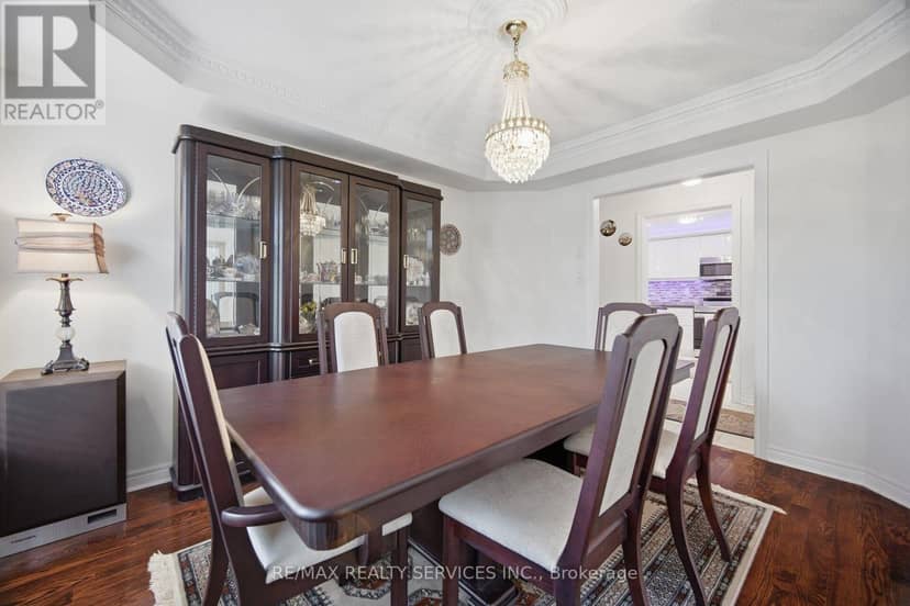 8 Riverbank Road — photo 11 of 40